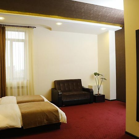 Tomu'S Hotel غيومري المظهر الخارجي الصورة