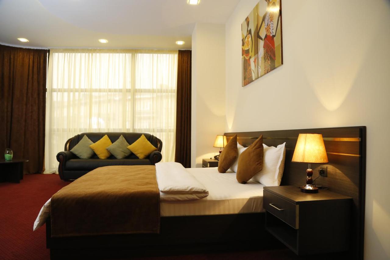 Tomu'S Hotel غيومري المظهر الخارجي الصورة