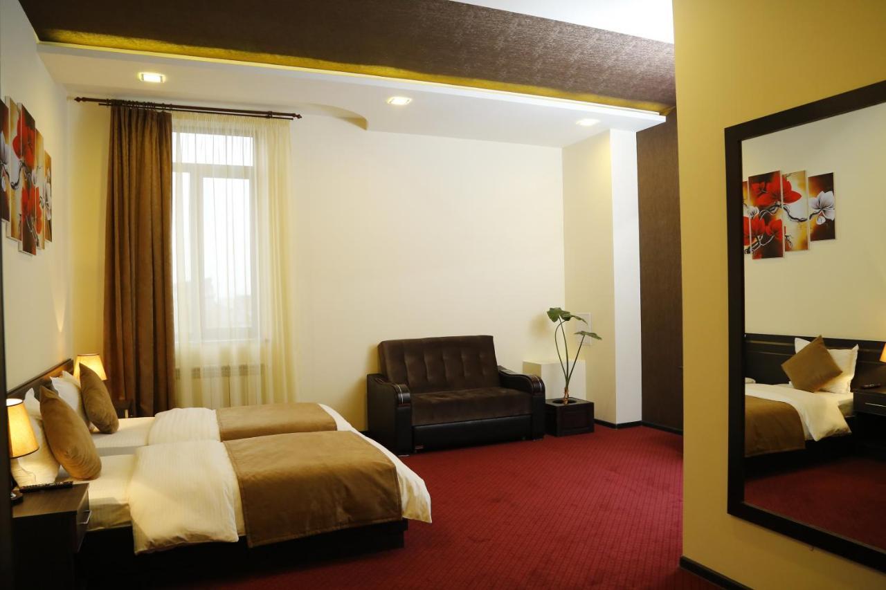 Tomu'S Hotel غيومري المظهر الخارجي الصورة