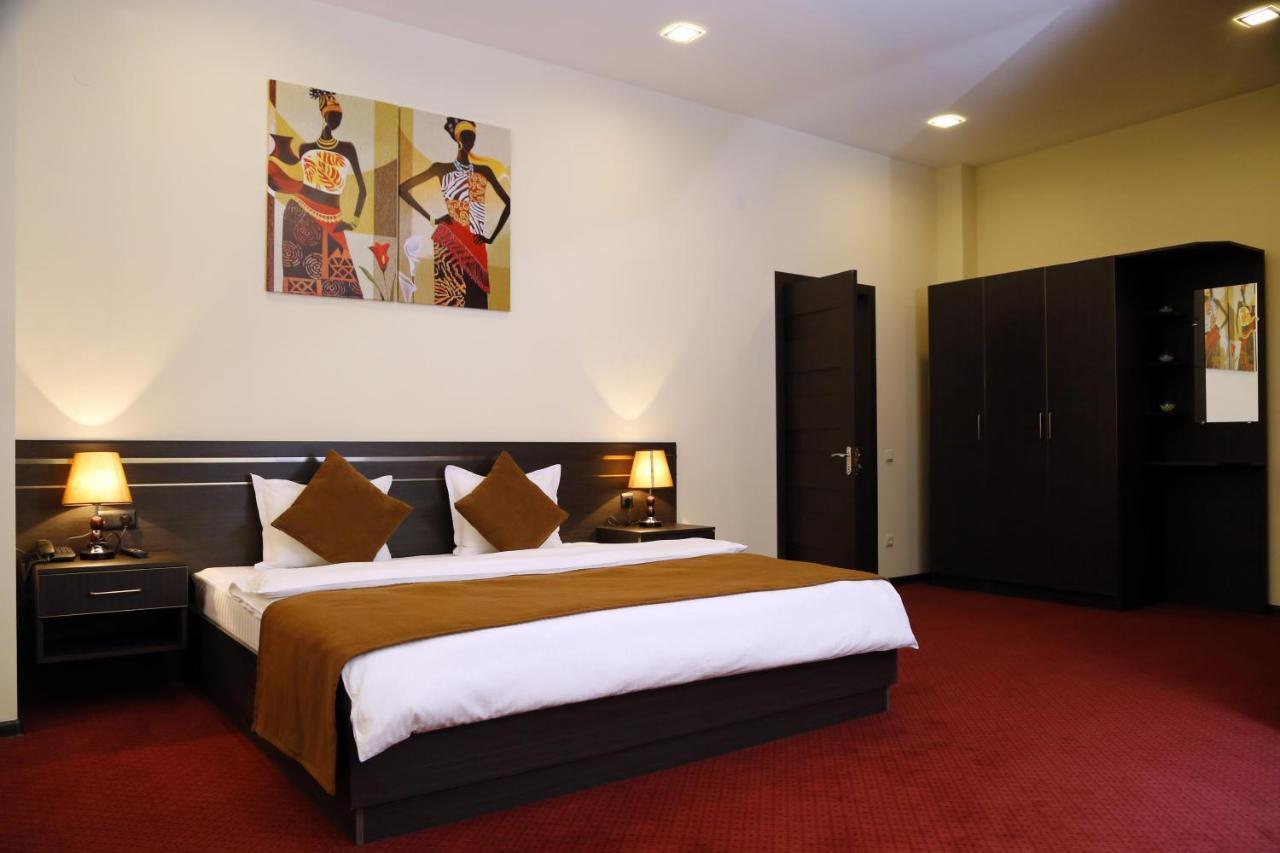Tomu'S Hotel غيومري المظهر الخارجي الصورة