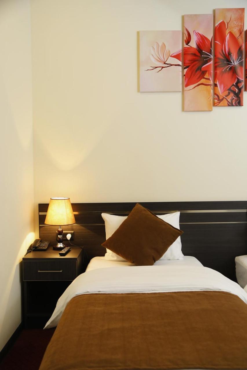 Tomu'S Hotel غيومري المظهر الخارجي الصورة