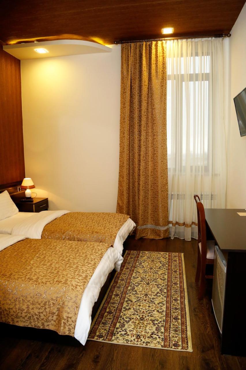 Tomu'S Hotel غيومري المظهر الخارجي الصورة
