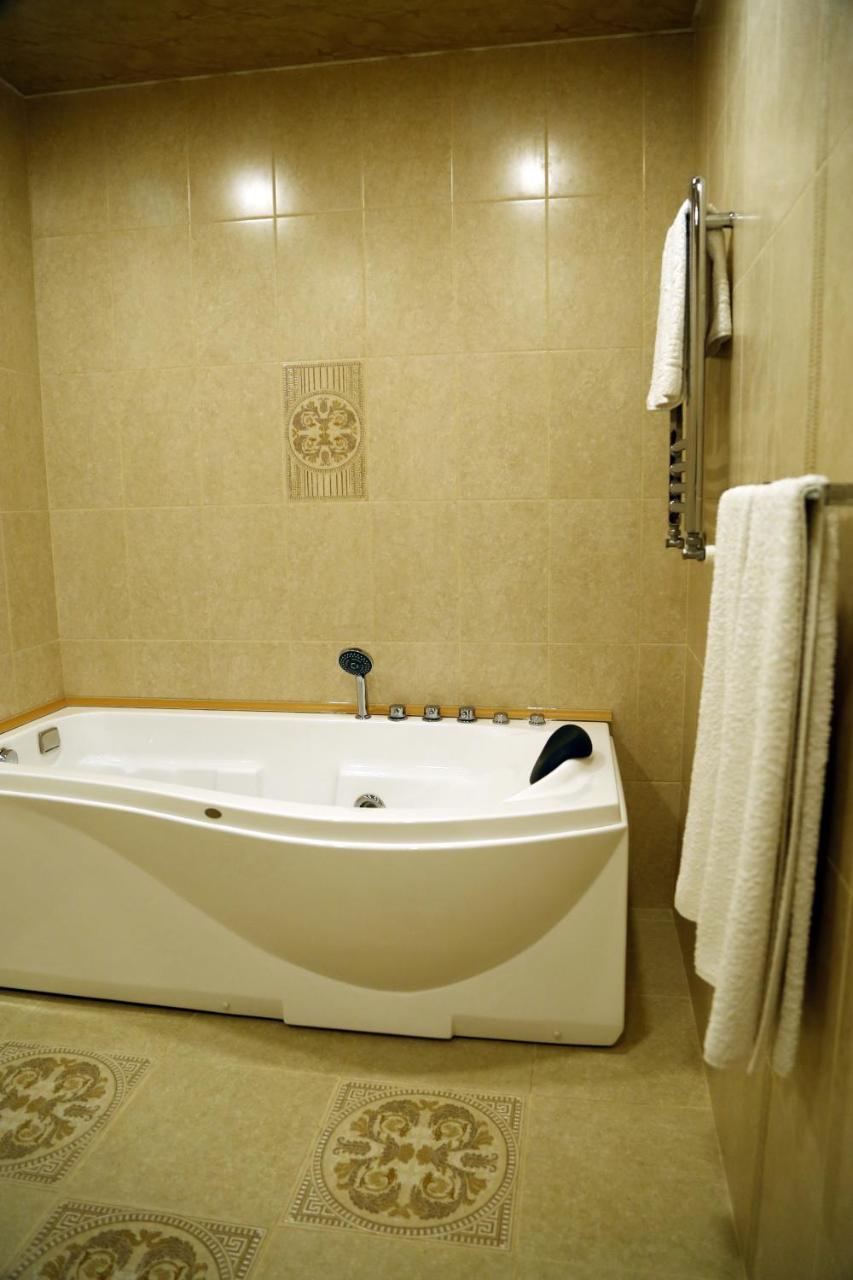 Tomu'S Hotel غيومري المظهر الخارجي الصورة